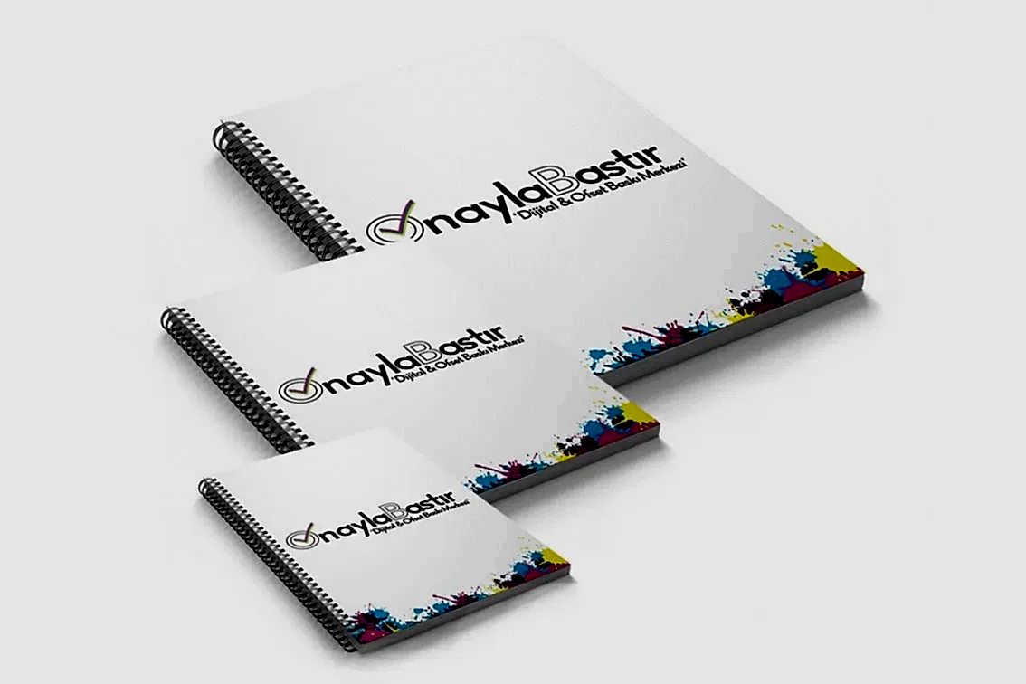 Az adetli kuşe metal spiralli defter, özel baskı seçenekleriyle firma logolu tasarım. Küçük işletmeler için şık ve profesyonel defter.