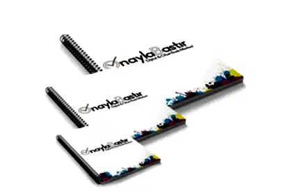Az adetli kuşe metal spiralli defter, özel baskı seçenekleriyle firma logolu tasarım. Küçük işletmeler için şık ve profesyonel defter.

