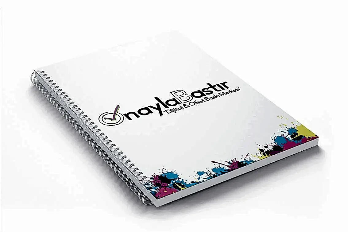 Çok adetli kuşe metal spiralli defter, promosyon hediyesi olarak özelleştirilebilir. Firma logosu ile kişiselleştirilmiş defterler.