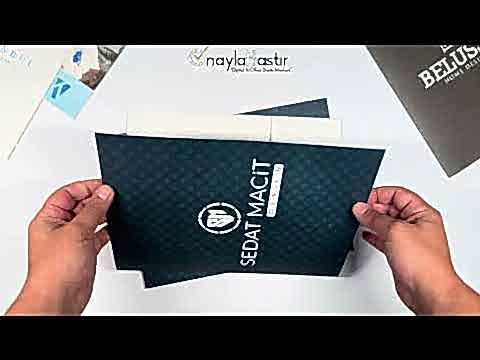 Kurumsal baskılı cepli dosya, toplantılar ve belgeler için şık ve fonksiyonel bir çözüm sunar.
